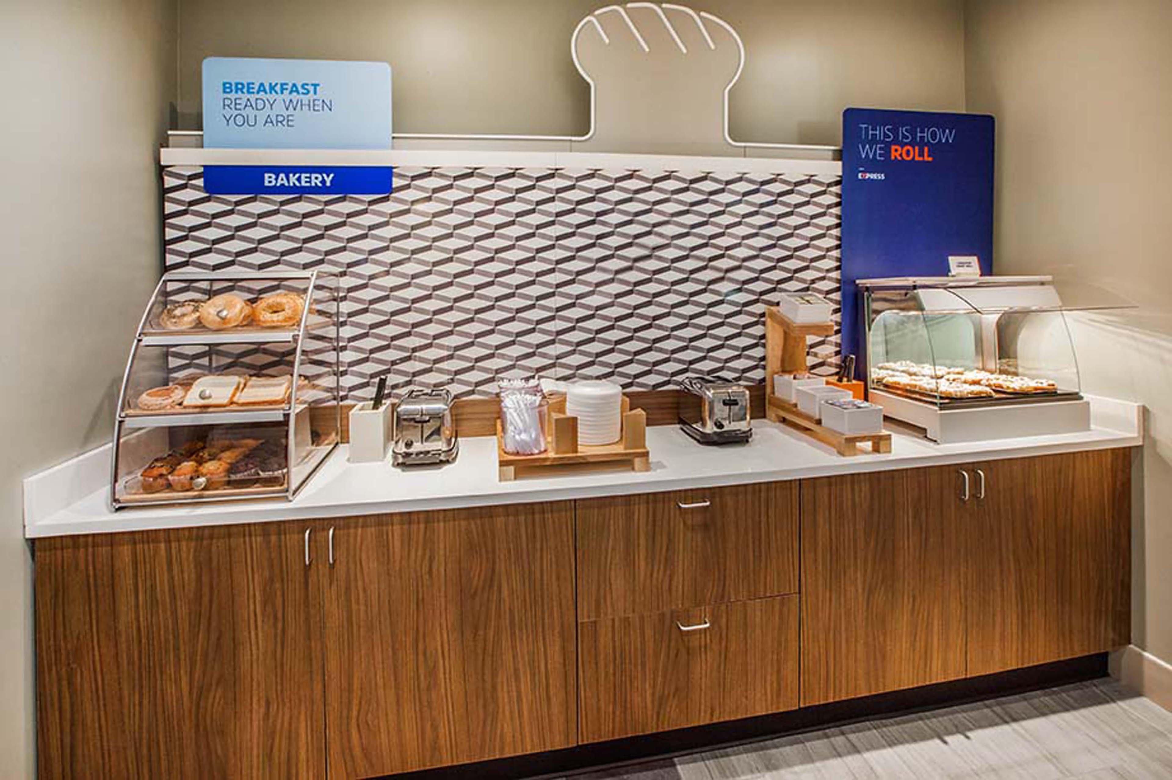 Holiday Inn Express & Suites Pine Bluff/Pines Mall By Ihg Buitenkant foto
