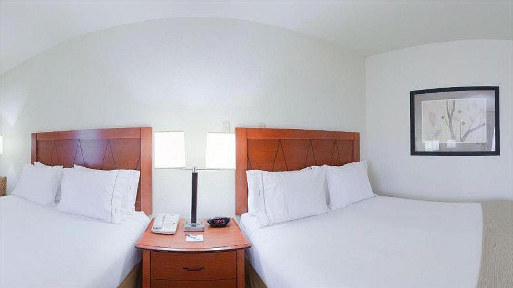 Holiday Inn Express & Suites Pine Bluff/Pines Mall By Ihg Buitenkant foto